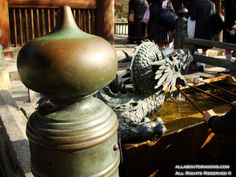 0601-bronze-water-dragon-statue-kiyomizu-dera-kyoto-nov-2009-011.jpg